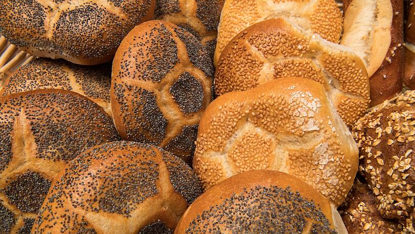 Der Lieferant blieb bei dem Vorfall am Sonntagmorgen unverletzt und verständigte die Polizei. (Symbolbild)