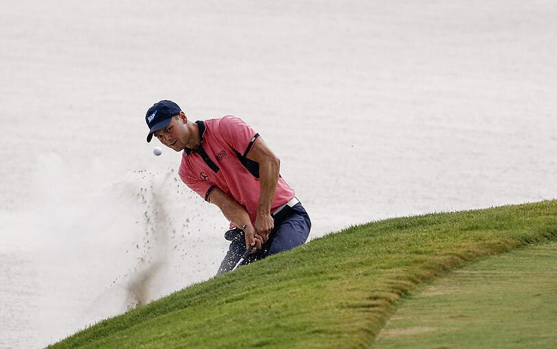 Das deutsche Golf-Ass Martin Kaymer bei einem Schlag aus dem Sand beim PGA-Turnier in Ponte Vedra Beach, Florida. Kaymer gewann das Turnier - sein erstes seit November 2011.