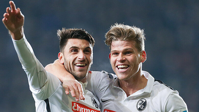 Der SC Freiburg schlägt Bielefeld. Der SC Freiburg schlägt Bielefeld.