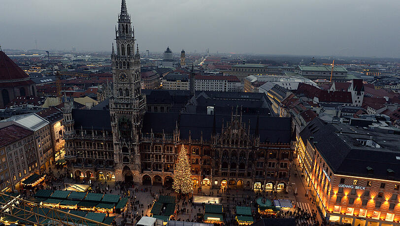 Auf den Münchner Christkindlmärkten ist die Polizeipräsenz erhöht worden. Auf den Münchner Christkindlmärkten ist die Polizeipräsenz erhöht worden.
