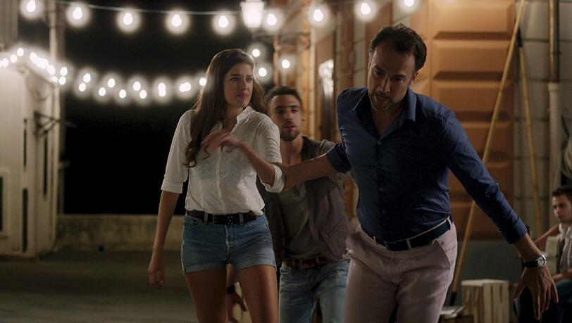 "Ein Sommer im Amalfi" ist der erste Film des Models, hier agiert sie mit Carlos Leal. "Ein Sommer im Amalfi" ist der erste Film des Models, hier agiert sie mit Carlos Leal.