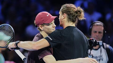 Sch&auml;tzen und respektieren sich: Jannik Sinner (l) und Alexander Zverev