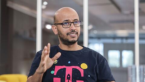 Telekom-Technologievorstand Abdu Mudesir m&ouml;chte bald loslegen mit dem KI-Assistenten.