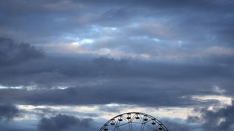 Der Mann st&uuml;rzte bei Arbeiten an einem Riesenrad. (Symbolbild)