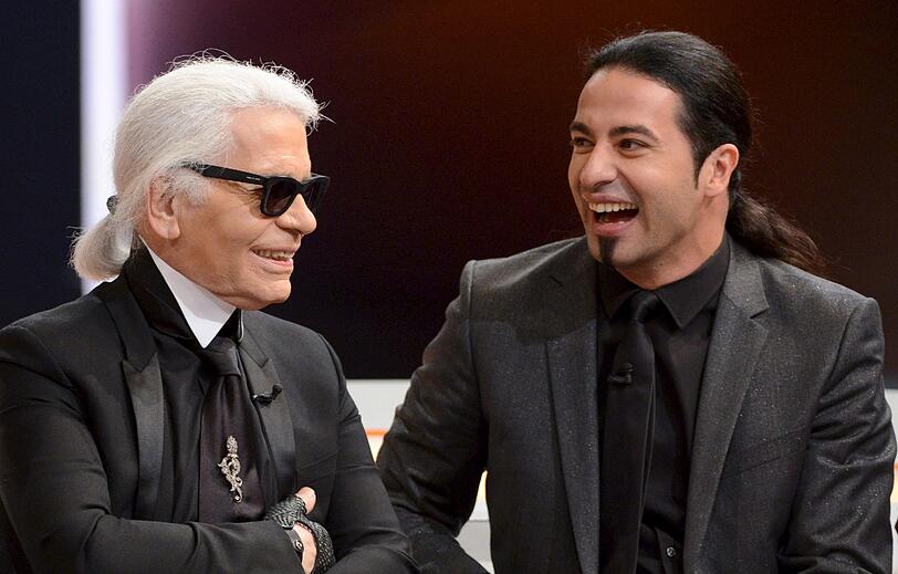 Derweil: Schäkern auf der Wett-Couch mit Modedesigner Karl Lagerfeld und Comedian Buelent Ceylan. Der wird später noch für einen Eklat sorgen...
