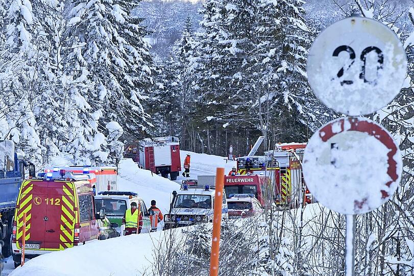 Dramatische Rettungsaktion nach einem Unfall auf der Bundesstraße 307 bei Fall-Vorderriß.