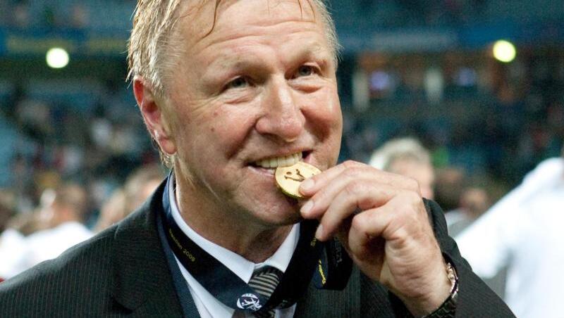 Wird am 17. April 70 Jahre alt: Trainer Horst Hrubesch beißt nach dem Gewinn des U21-EM-Titels auf die Goldmedaille.