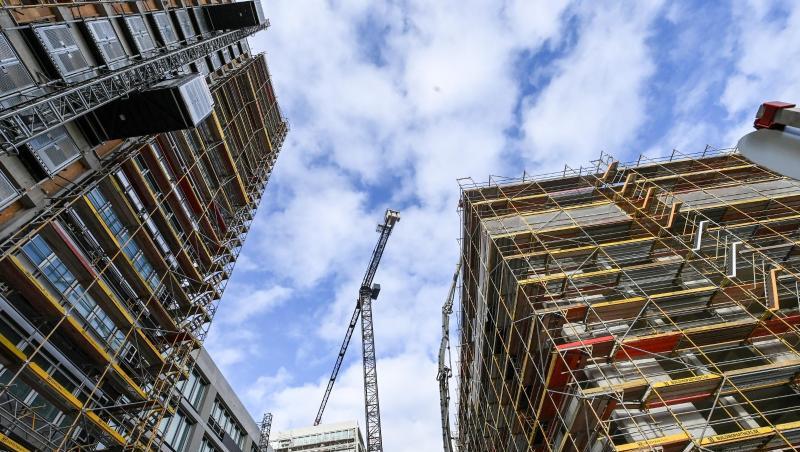 Steigende Kosten am Bau treiben die Preise. Und nun kommt die Inflation dazu.