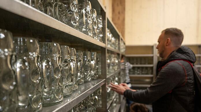 Millionen Liter Bier werden alljährlich auf dem Fest getrunken. Millionen Liter Bier werden alljährlich auf dem Fest getrunken.