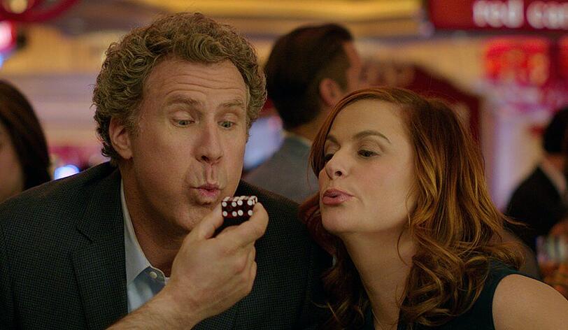 Mit einem illegalen Casino wollen Scott (Will Ferrell) und Kate (Amy Poehler) ihre Geldsorgen loswerden.
