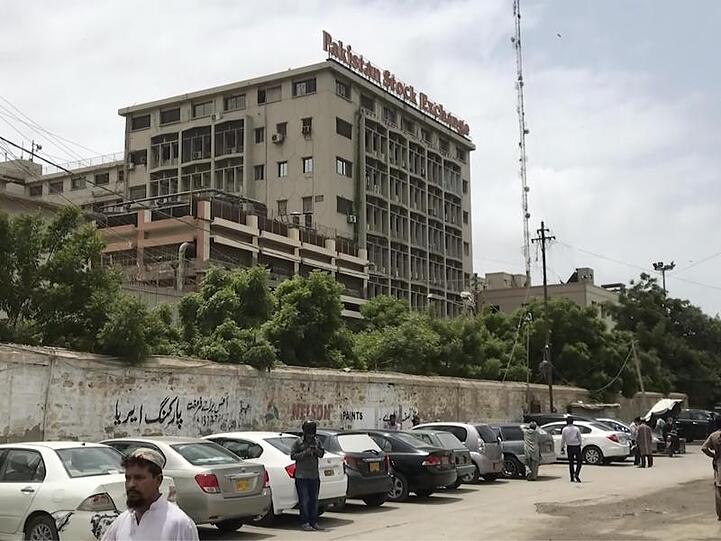 Ein Videostandbild zeigt das Gebäude der Börse im pakistanischen Karatschi.