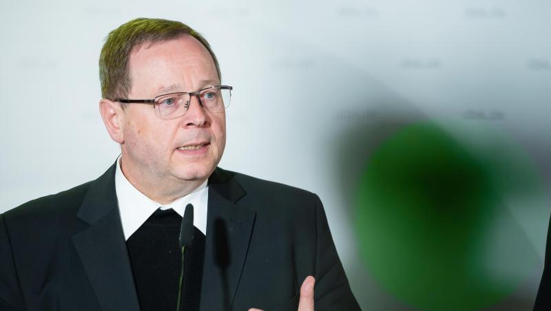 Bischof Georg Bätzing: "Nehmen unsere institutionelle Verantwortung noch einmal deutlicher wahr.". Bischof Georg Bätzing: "Nehmen unsere institutionelle Verantwortung noch einmal deutlicher wahr.".