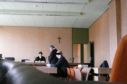Angeklagt: Gymnasial-Lehrer Hans G. (40): Er streitet die Vorwürfe ab.