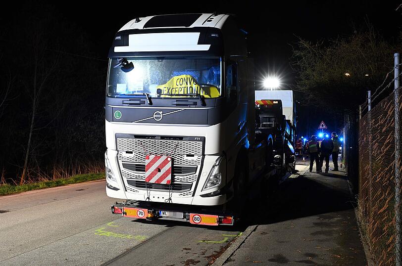 Schwer verletzt: Vermutlich aufgrund überhöhter Geschwindigkeit verlor der 19-Jährige in einer Kurve die Kontrolle über sein Fahrzeug.