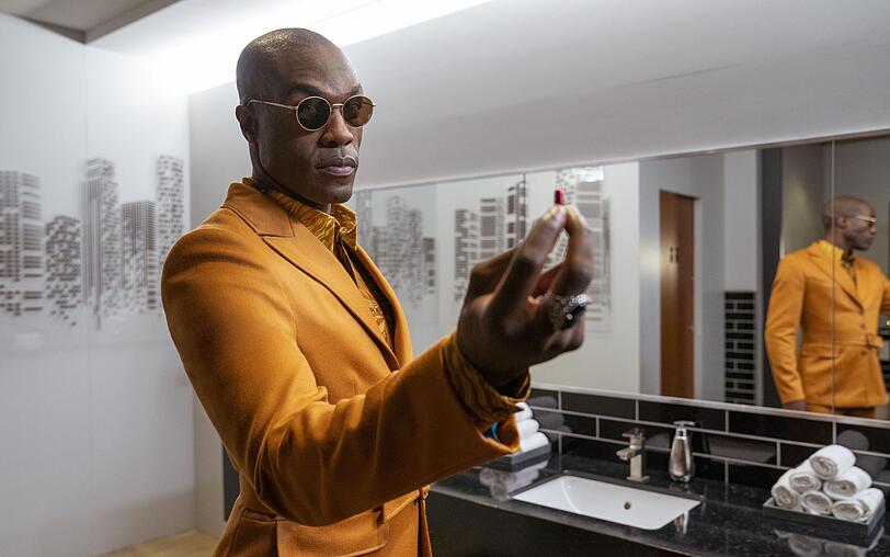 Darf es die rote Pille sein? Auch dieses Mal bietet Morpheus (Yahya Abdul-Mateen II) Neo großen Erkenntnisgewinn an - allerdings in veränderter Gestalt. Darf es die rote Pille sein? Auch dieses Mal bietet Morpheus (Yahya Abdul-Mateen II) Neo großen Erkenntnisgewinn an - allerdings in veränderter Gestalt.
