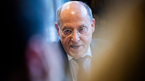 "Rechtsstaat und Demokratie m&uuml;ssten attraktiver gemacht werden&ldquo;, fordert Gregor Gysi im Interview mit der AZ.