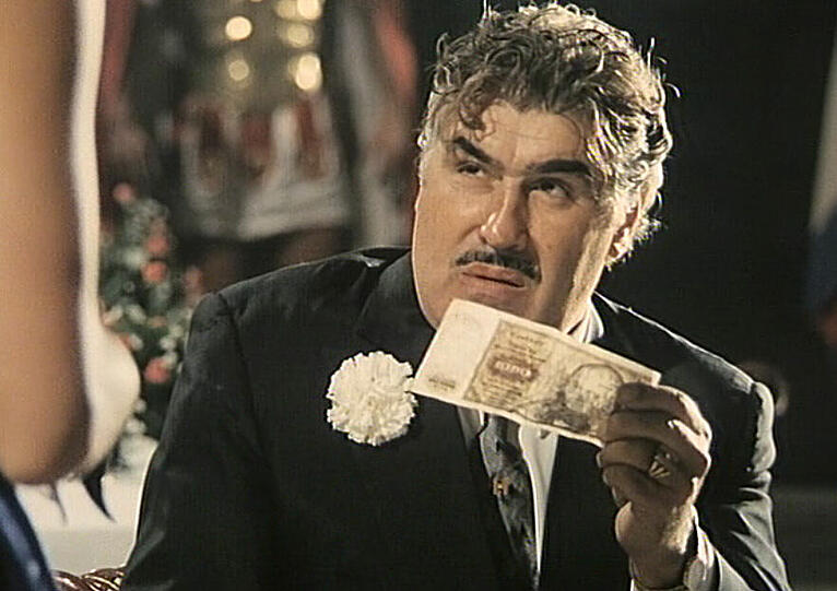 &bdquo;Geld regiert die Welt, und für Geld mach ich alles, Herr Generaldirektor Haffenloher&ldquo; (Ein Kellner zu Haffenloher, als der ihm einen Tausender hinstreckt).