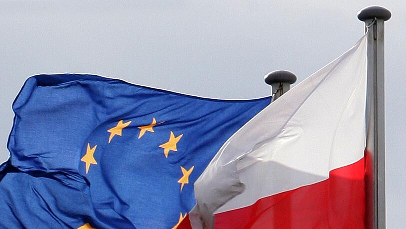 Die EU-Kommission hat sich nach monatelangem Streit mit der polnischen Regierung auf einen Plan für die Auszahlung milliardenschwerer Corona-Hilfen verständigt.