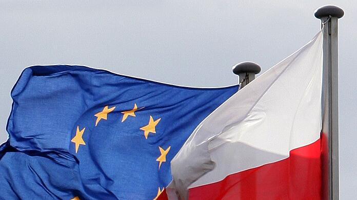 Die EU-Kommission hat sich nach monatelangem Streit mit der polnischen Regierung auf einen Plan für die Auszahlung milliardenschwerer Corona-Hilfen verständigt.
