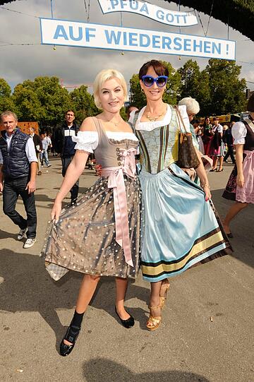 Alessandra Pocher, Claudia Effenberg und Co: Video: Promiandrang auf der Damenwiesn - Oktoberfest - Abendzeitung München