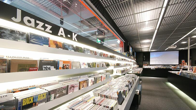 Willkommen in der "KlassikJazzLounge" beim Saturn an der Theresienhöhe. Willkommen in der "KlassikJazzLounge" beim Saturn an der Theresienhöhe.