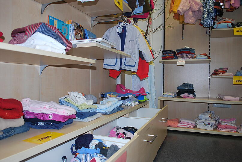 In den Schickeria-Läden der Diakonie gibt es Kleidung für Kinder und Erwachsene.