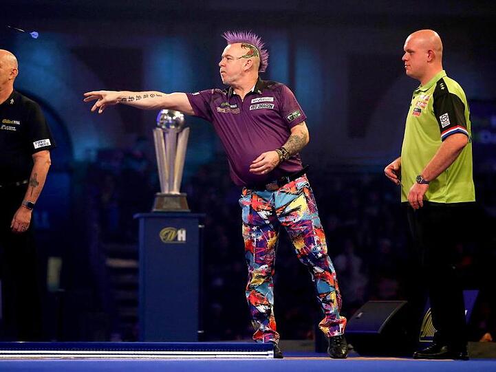 Peter Wright (M) konnte die Darts-WM zum ersten Mal gewinnen.