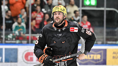 Ein noch ungewohntes Bild: Konrad Abeltshauser, der von 2016 bis 2026 insgesamt 571 DEL-Spiele f&uuml;r den EHC Red Bull M&uuml;nchen absolviert hat, im Trikot der L&ouml;wen Frankfurt.