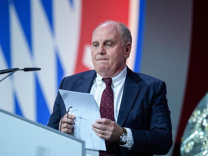 Uli Hoeneß, Vereinspräsident von FC Bayern, spricht bei der Jahreshauptversammlung FC Bayern München. Foto: Matthias Balk/Archiv