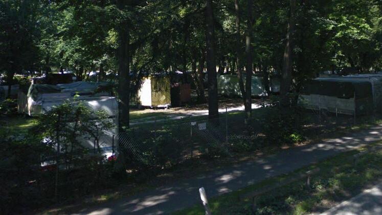 Der Campingplatz liegt in der Nähe vom Autobahnende der A8. Der Campingplatz liegt in der Nähe vom Autobahnende der A8.