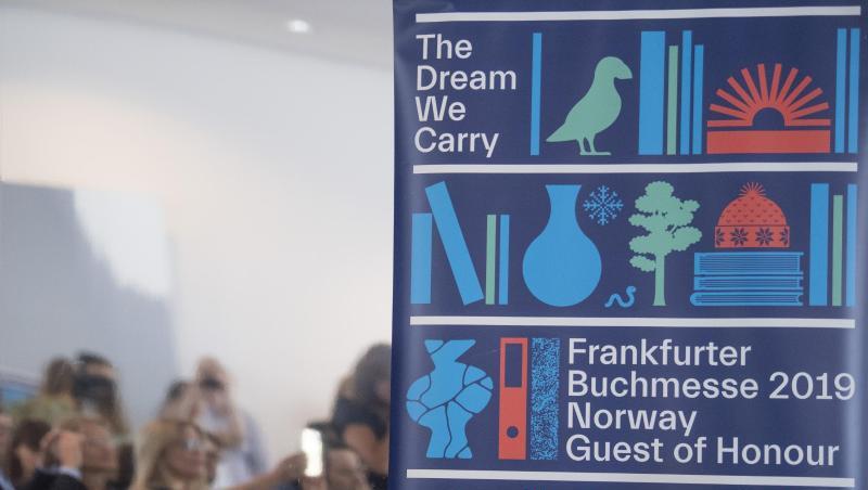 "The dream we carry" ("Der Traum in uns") ist das Motto des Buchmessen-Gastlandes Norwegen. "The dream we carry" ("Der Traum in uns") ist das Motto des Buchmessen-Gastlandes Norwegen.