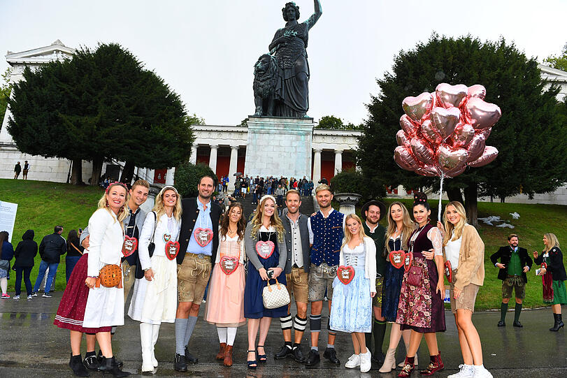 Vor dem Anstrich ging's für Fotos unter die Bavaria