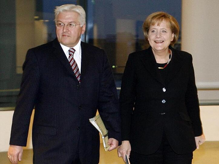 Kanzlerin Merkel und Vizekanzler Steinmeier haben angesichts der Krise zu einem nationalen Kraftakt aufgerufen.
