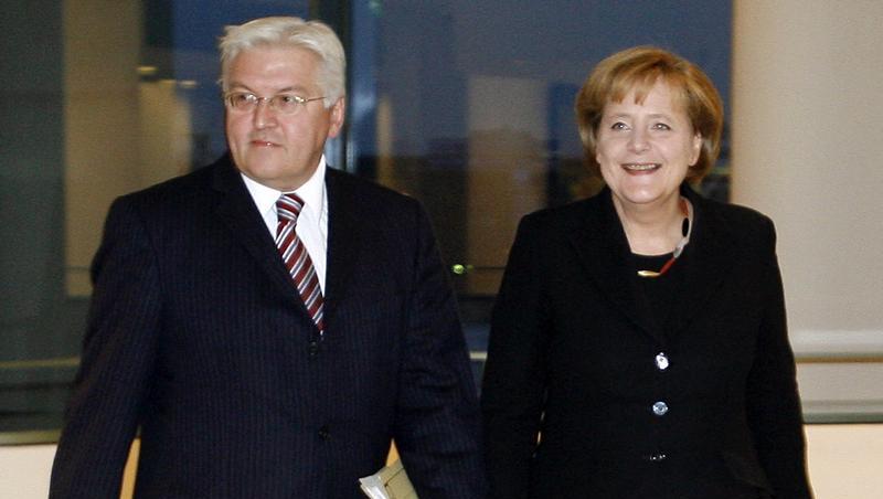 Kanzlerin Merkel und Vizekanzler Steinmeier haben angesichts der Krise zu einem nationalen Kraftakt aufgerufen. Kanzlerin Merkel und Vizekanzler Steinmeier haben angesichts der Krise zu einem nationalen Kraftakt aufgerufen.