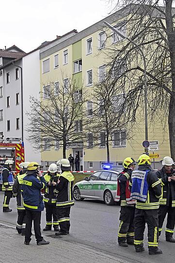 Bei einer Explosion wurde eine Poinger Wohnung zerstört. Die Bilder vom Großeinsatz der Rettungskräfte.
