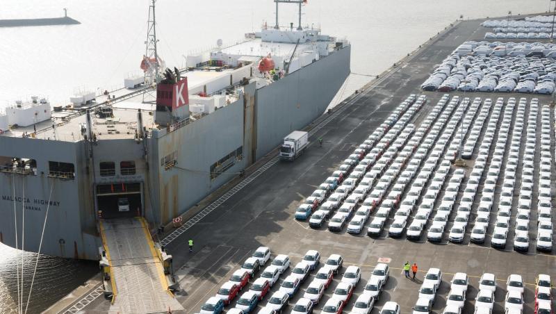 Fahrzeuge des Volkswagen Konzerns stehen im Hafen von Emden zur Verschiffung bereit. Foto: Jörg Sarbach/dpa/Archivbild Fahrzeuge des Volkswagen Konzerns stehen im Hafen von Emden zur Verschiffung bereit. Foto: Jörg Sarbach/dpa/Archivbild