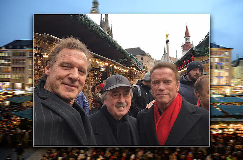 Bummel über den Christkindlmarkt (v. l.): Ralf Moeller, Albert Busek und Arnold Schwarzenegger.