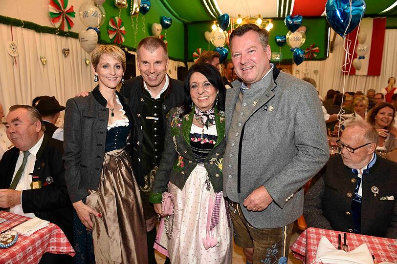 BMW Armbrustschießen: Peter Mey (Leiter BMW Niederlassung München) und Frau Candy, Regine Sixt, Josef Schmid (Bürgermeister der Stadt München)