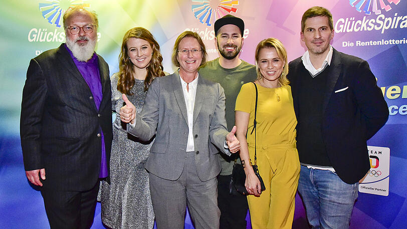 Journalist und Filmexperte Georg Seitz, Moderatorin Nina Eichinger, Friederike Sturm (Vorsitzende der GlucksSpirale und Präsidentin von LOTTO Bayern), Moderator Dominik Porschen, Moderatorin und Schauspielerin Nova Meierhenrich, Filmproduzent Christian Becker (v. l.).