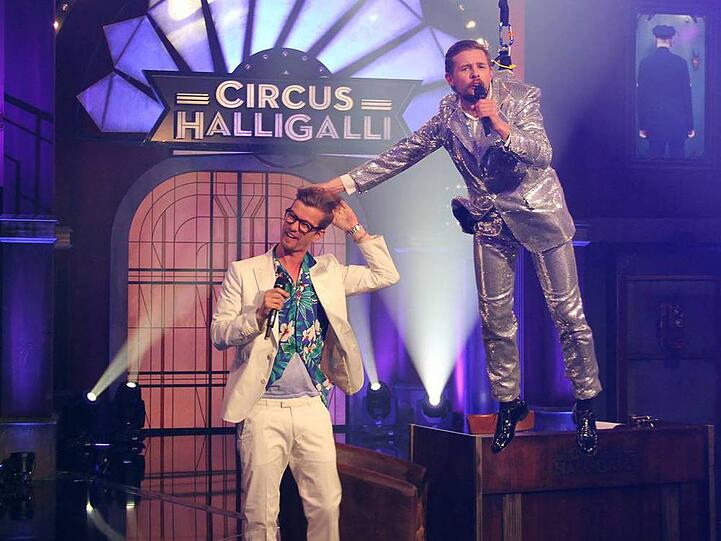 Joko Winterscheidt und Klaas Heufer-Umlauf singen Helene Fischers Hit "Atemlos durch die Nacht"