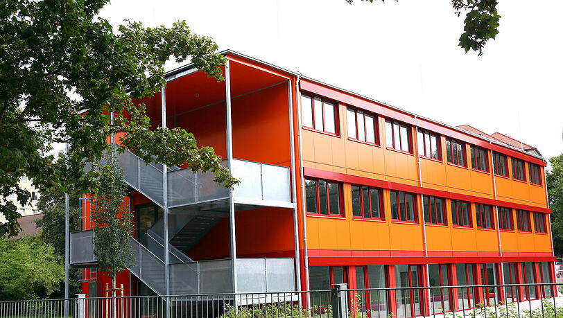 Der neue Schulpavillon an der Flurstraße muss abgerissen werden. Der neue Schulpavillon an der Flurstraße muss abgerissen werden.