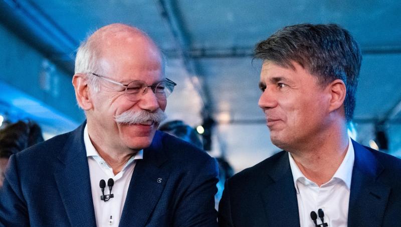 Von Konkurrenten zu Kollegen: Harald Krüger (r), Vorsitzender des Vorstands der BMW AG, und Dieter Zetsche, Vorsitzender des Vorstands der Daimler AG und Leiter Mercedes-Benz Cars. Von Konkurrenten zu Kollegen: Harald Krüger (r), Vorsitzender des Vorstands der BMW AG, und Dieter Zetsche, Vorsitzender des Vorstands der Daimler AG und Leiter Mercedes-Benz Cars.