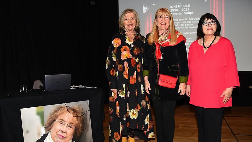 Hommage für Toni Netzle: Jutta Speidel, Birgit Netzle, Gaby dos Santos (v. l.).