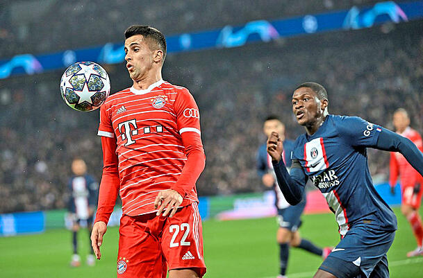 Bisher nicht die erhofft-erwartete Verstärkung: Verteidiger João Cancelo, hier im Spiel der Bayern gegen Paris Saint-Germain.