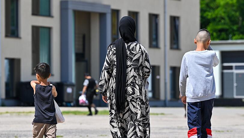In Deutschland wohnen viele Asylbewerber länger als sie eigentlich müssten in staatlichen Unterkünften, weil sie Schwierigkeiten haben, eine Wohnung zu finden. (Archivbild)