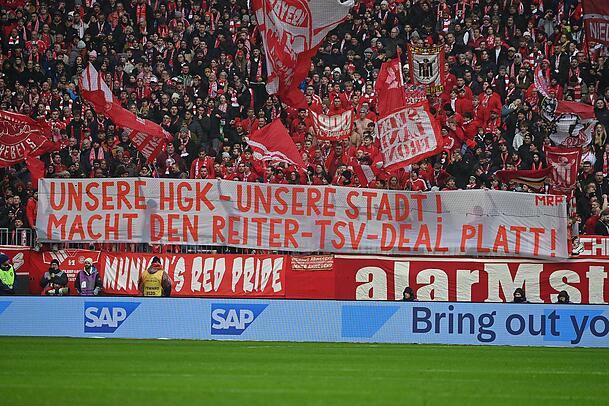 Wollen, dass die Bayern-Amateure im Gr&uuml;nwalder Stadion bleiben: Die Fans des FC Bayern.