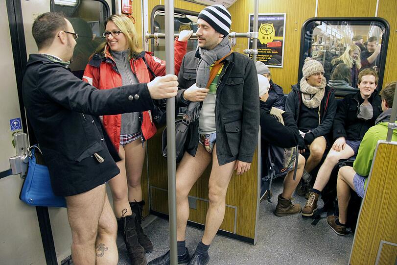 So macht U-Bahn fahren Spaß. Die Bilder vom Unterhosen-Flashmob in München.