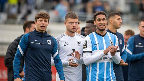 Maxim Gresler (l.) und Nathan Wicht (2.v.l.) müssen sich derzeit beim TSV 1860 hintenanstellen.
