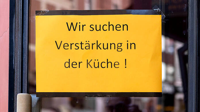 Viele Gastro-Betriebe suchen verzweifelt nach Personal – auch in München. (Symbolbild)