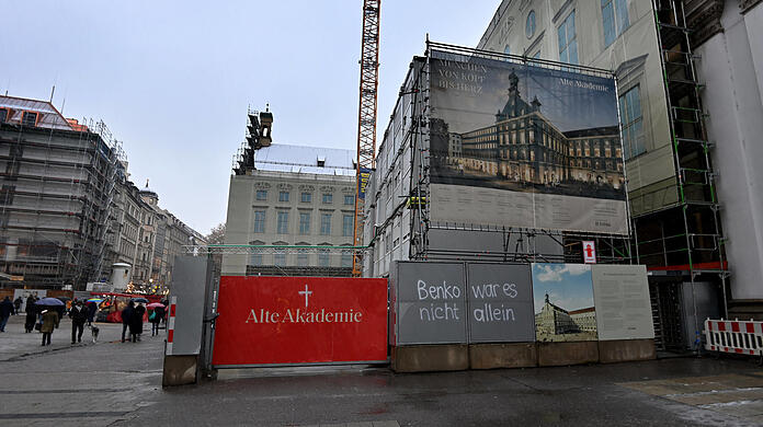 Im November hat es einen der größten Immobilienentwickler Europas zerlegt: die Signa von René Benko. Die Arbeit auf allen Baustellen, auch an der Alten Akademie in München, wurde eingestellt.